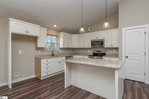 Kitchen - 9920 Highway 252, Ware Shoals, SC 29692 photo 1 of 2