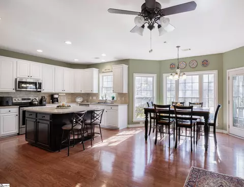 Kitchen - 237 Penick Dr, Duncan, SC 29334 photo 1 of 5