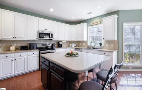 Kitchen - 237 Penick Dr, Duncan, SC 29334 photo 2 of 5