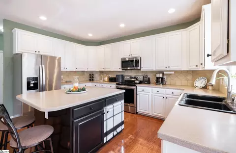 Kitchen - 237 Penick Dr, Duncan, SC 29334 photo 3 of 5
