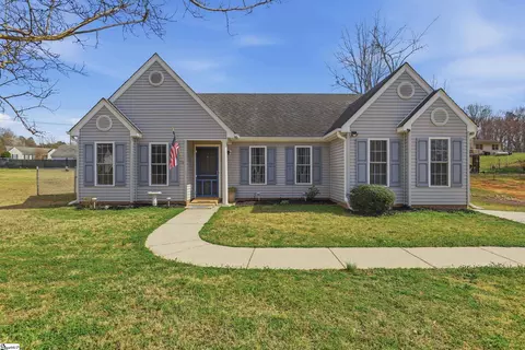 307 Forest Creek Dr, Seneca, SC 29678