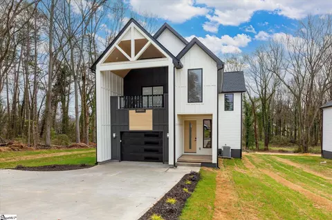 8 Mckinley Dr, Greenville, SC 29611