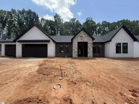 3 Inverrary Dr, Taylors, SC 29687