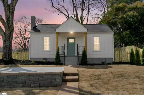 13 Hawthorne Ln, Greenville, SC 29605