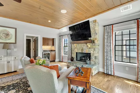 Living - 155 Village Point Dr, Sunset, SC 29685 photo 3 of 3