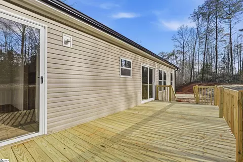112 Kinston Dr, Easley, SC 29640 photo 4