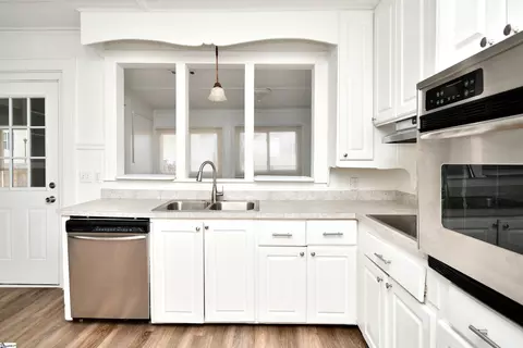 Kitchen - 210 Walnut Hill Dr, Easley, SC 29642 photo 4 of 4