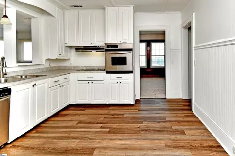 Kitchen - 210 Walnut Hill Dr, Easley, SC 29642 photo 2 of 4