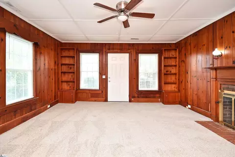 Living - 210 Walnut Hill Dr, Easley, SC 29642 photo 4 of 6
