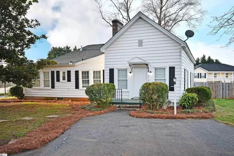 210 Walnut Hill Dr, Easley, SC 29642