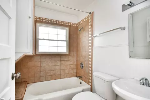 Bath - 210 Walnut Hill Dr, Easley, SC 29642 photo 2 of 3