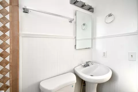 Bath - 210 Walnut Hill Dr, Easley, SC 29642 photo 3 of 3