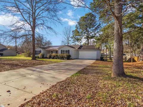 210 Shady Spring Way, Wellford, SC 29385