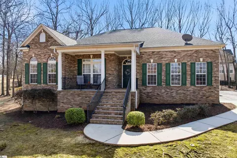 18 Neyland Dr, Fountain Inn, SC 29644