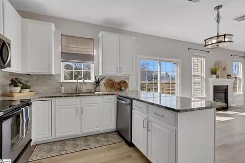 Kitchen - 6 Kylemore Ln, Greer, SC 29650 photo 2 of 3