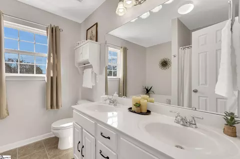 Bath - 6 Kylemore Ln, Greer, SC 29650 photo 2 of 5