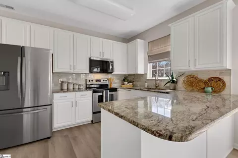 Kitchen - 6 Kylemore Ln, Greer, SC 29650 photo 1 of 3