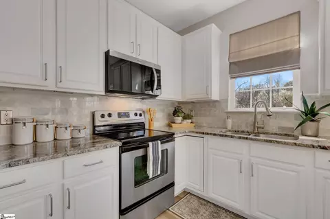 Kitchen - 6 Kylemore Ln, Greer, SC 29650 photo 3 of 3