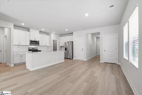 Entry Way - 303 Shortleaf Ln, Pendleton, SC 29670 photo 1 of 3