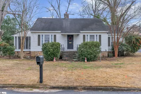 112 Maplebrook St, Laurens, SC 29360