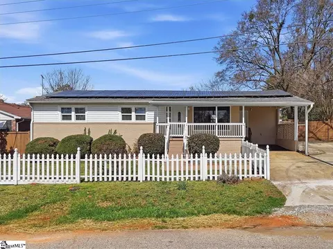 18 Maudie St, Greenville, SC 29605