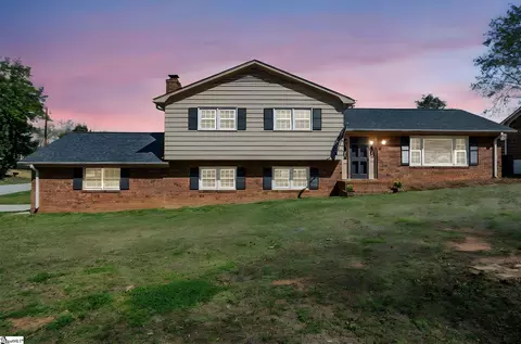 717 Richbourg Rd, Greenville, SC 29615