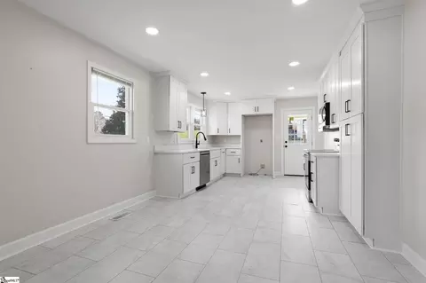 Kitchen - 207 Arch Dr, Greer, SC 29651 photo 2 of 2