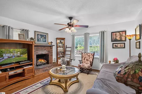 104 Laurel Ln, Seneca, SC 29678