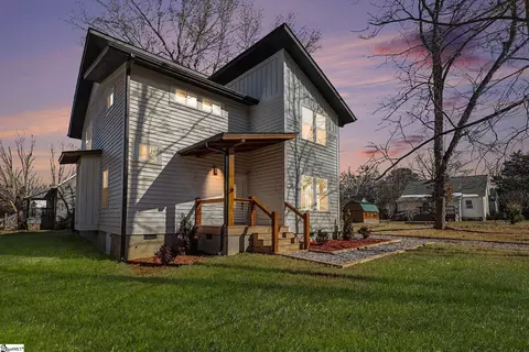 5 Mcgee St, Belton, SC 29627