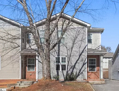 5 Huntress Dr, Greer, SC 29651