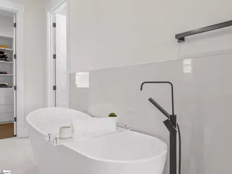 Bath - 630 Monfret Ct, Moore, SC 29369 photo 3 of 8