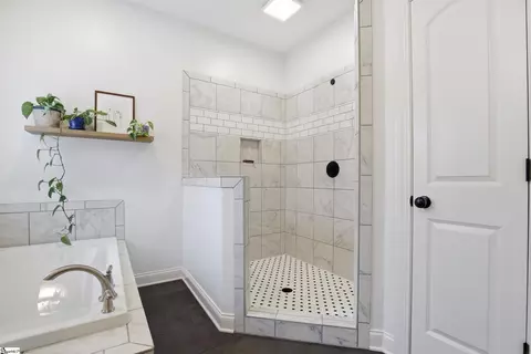 Bath - 14 Hickory St, Williamston, SC 29697 photo 2 of 4