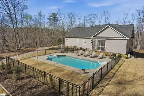 Exterior - 14 Hickory St, Williamston, SC 29697 photo 7 of 9