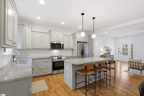 Kitchen - 14 Hickory St, Williamston, SC 29697 photo 2 of 3