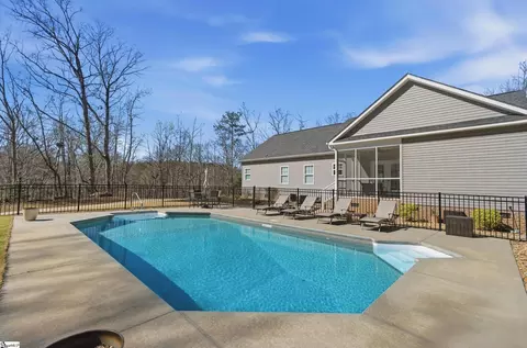 Exterior - 14 Hickory St, Williamston, SC 29697 photo 6 of 9