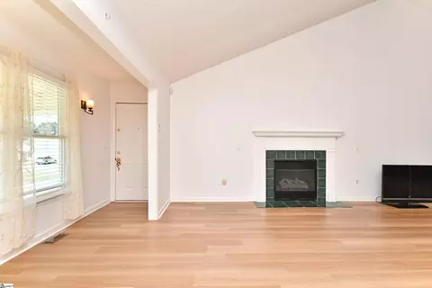 Living - 103 Baldwin Pl, Easley, SC 29642 photo 2 of 3