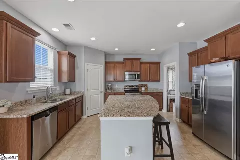Kitchen - 258 E Pyrenees Dr, Lyman, SC 29365 photo 2 of 4