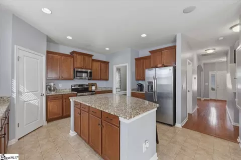 Kitchen - 258 E Pyrenees Dr, Lyman, SC 29365 photo 4 of 4