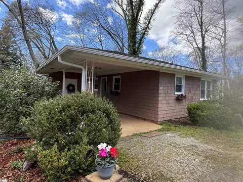 128 Applewood Ln, Spartanburg, SC 29307