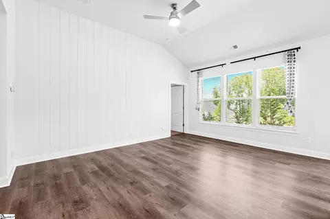 Living - 502 Clairbrook Ct, Greer, SC 29651 photo 3 of 4