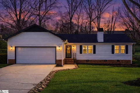 105 Kestrel Ct, Taylors, SC 29687
