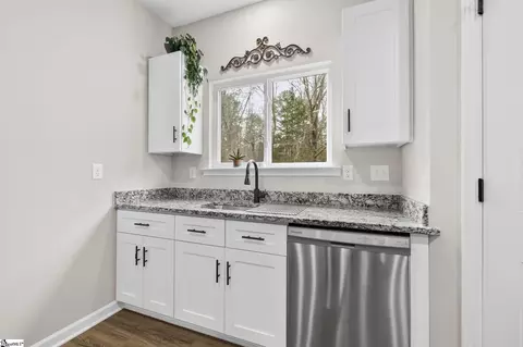Kitchen - 102 Colonial Ct, Pendleton, SC 29670 photo 1 of 1