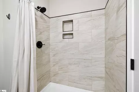 Bath - 102 Colonial Ct, Pendleton, SC 29670 photo 2 of 3