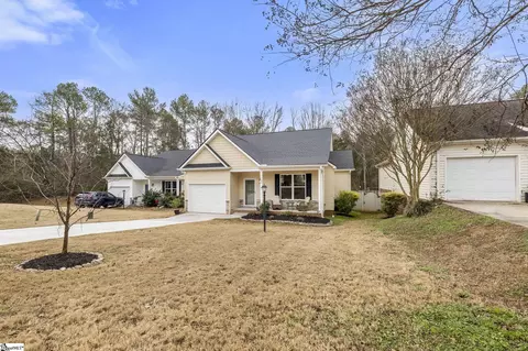 Exterior - 102 Colonial Ct, Pendleton, SC 29670 photo 2 of 7