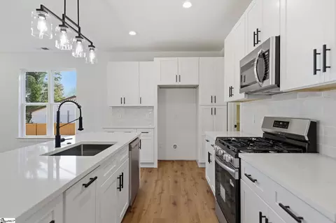 Kitchen - 211 Endless Dr, Greer, SC 29651 photo 2 of 3