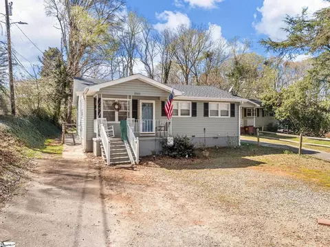 1068 Crosby Ln, Spartanburg, SC 29303