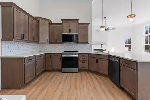 Kitchen - 1165 Goodjoin Rd, Campobello, SC 29322 photo 1 of 2