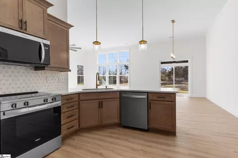 Kitchen - 1165 Goodjoin Rd, Campobello, SC 29322 photo 2 of 2