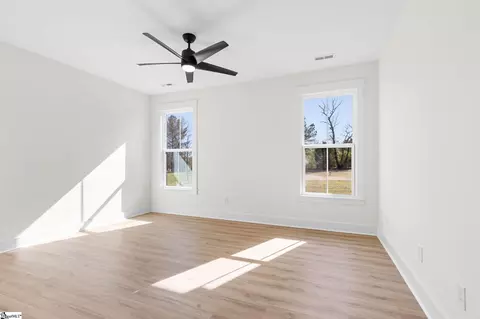 Bedroom - 1165 Goodjoin Rd, Campobello, SC 29322 photo 4 of 5