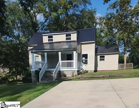 104 Maplebrook St, Laurens, SC 29360